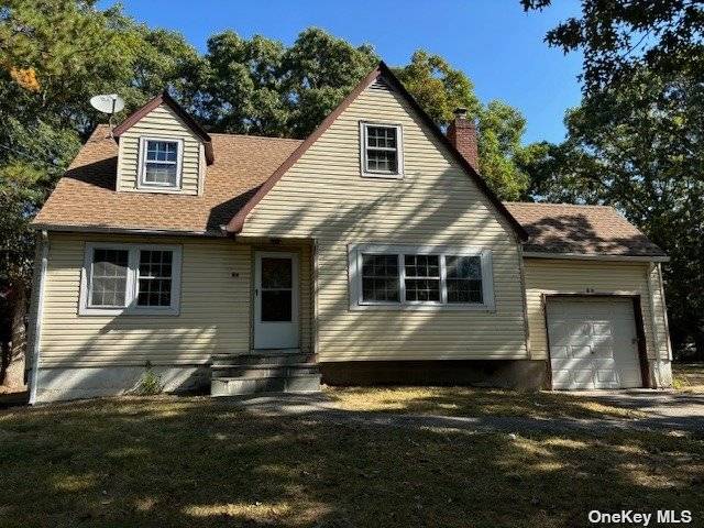 4 Oakland DR, Riverhead, NY 11901