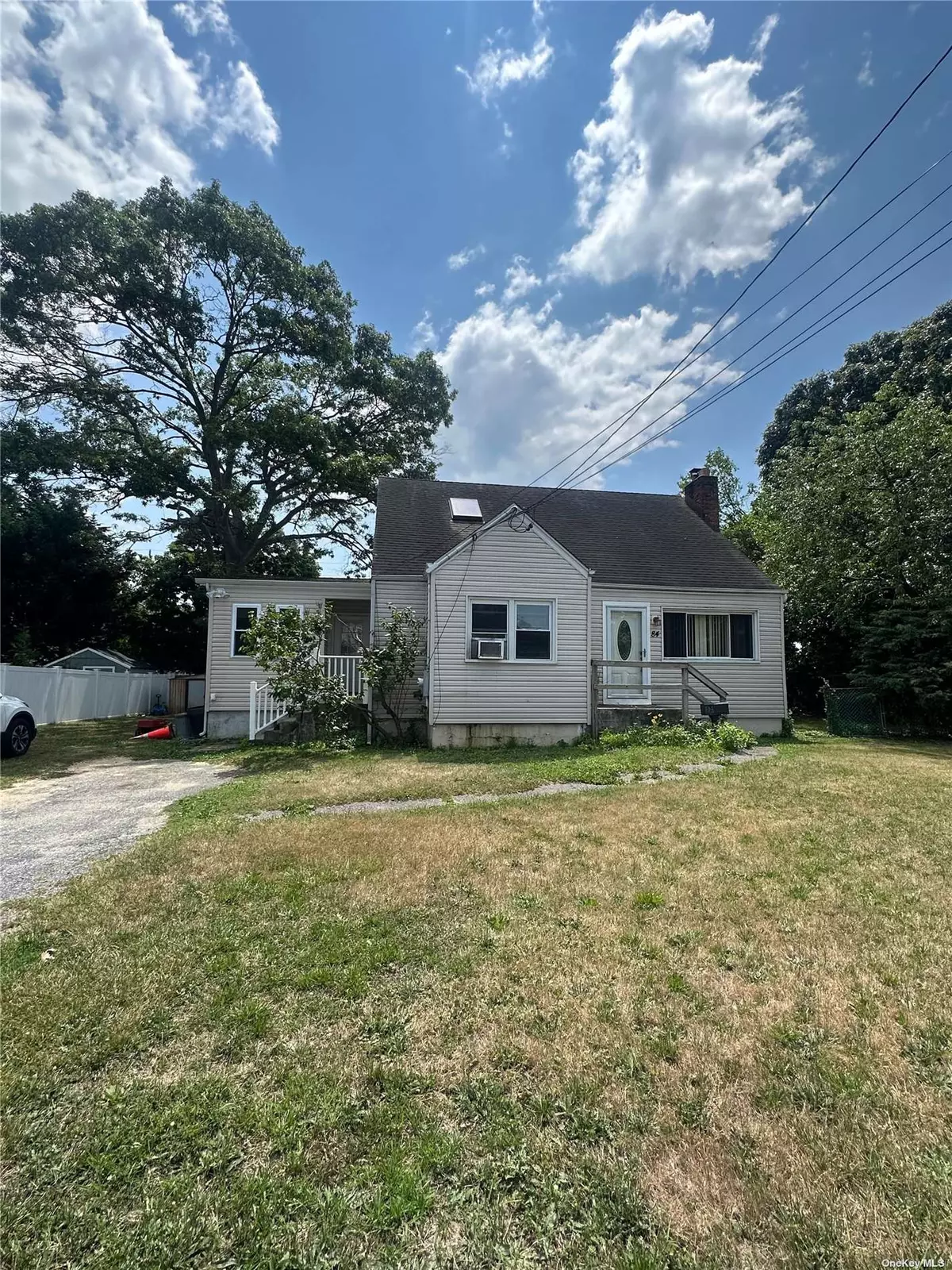 Islip, NY 11751,84 Maddox AVE