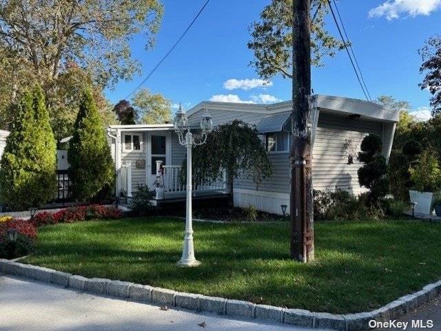 61-26 Forge RD, Riverhead, NY 11901