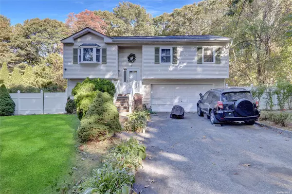 Middle Island, NY 11953,17 Park LN