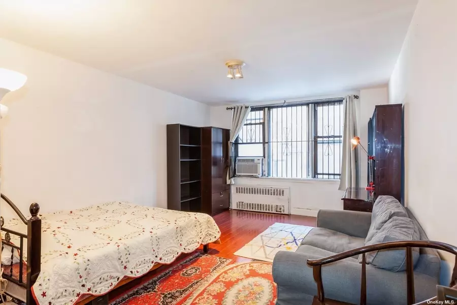 83-30 Vietor AVE #223, Elmhurst, NY 11373