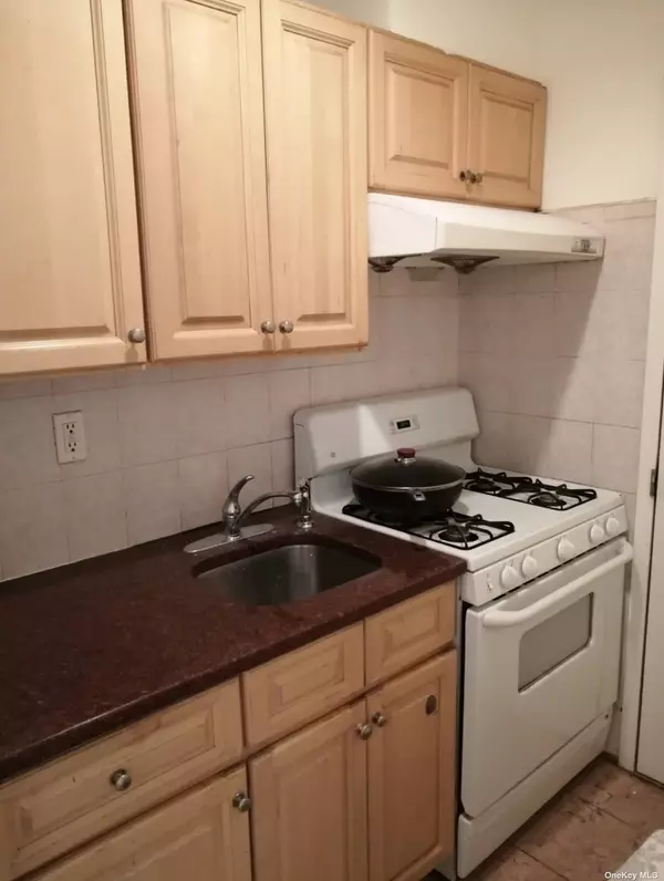 Flushing, NY 11355,43-20 Union ST #6D