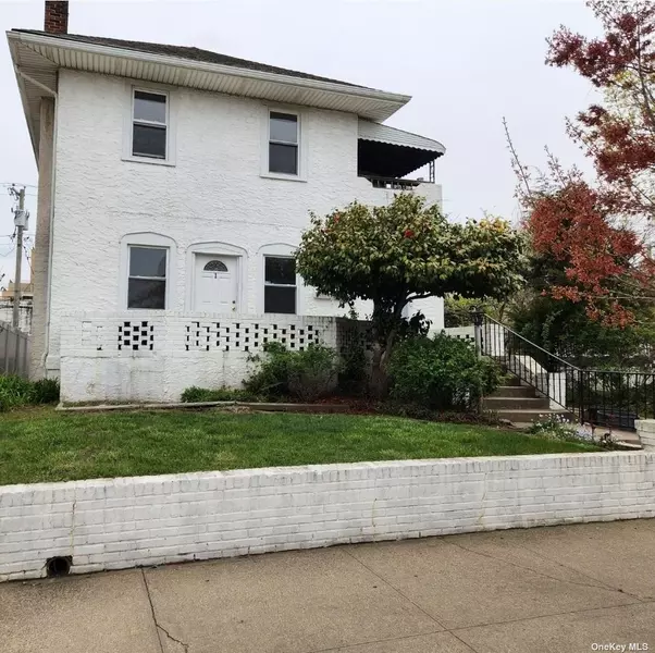 245 W Walnut ST #Upper, Long Beach, NY 11561