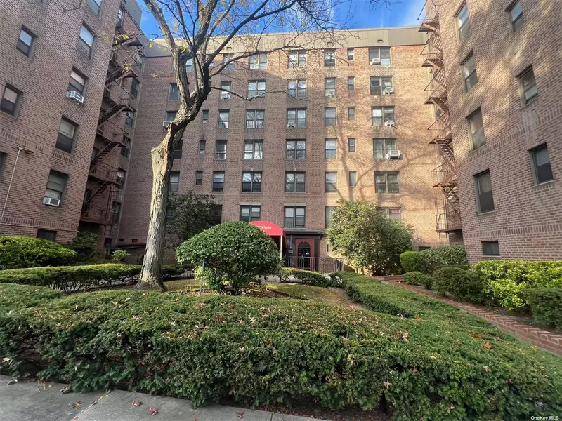 83-05 98 ST #6N, Woodhaven, NY 11421