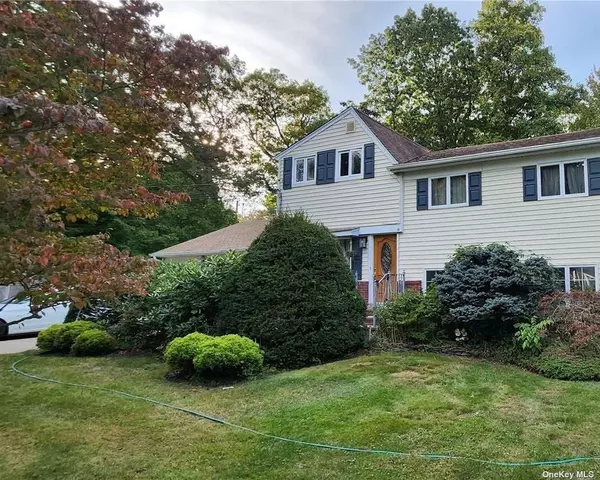 Huntington Station, NY 11746,25 Ruby LN