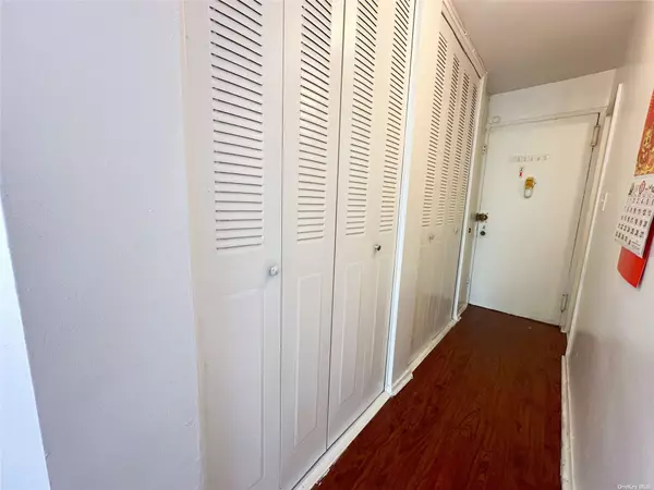 Elmhurst, NY 11373,78-06 46 AVE #2J