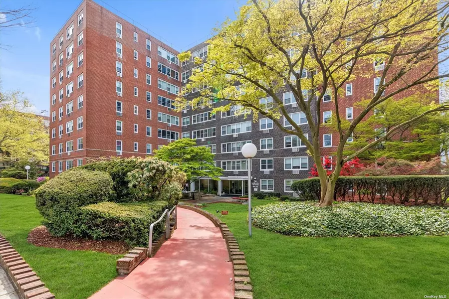 164-20 Highland AVE #6A, Jamaica Hills, NY 11432