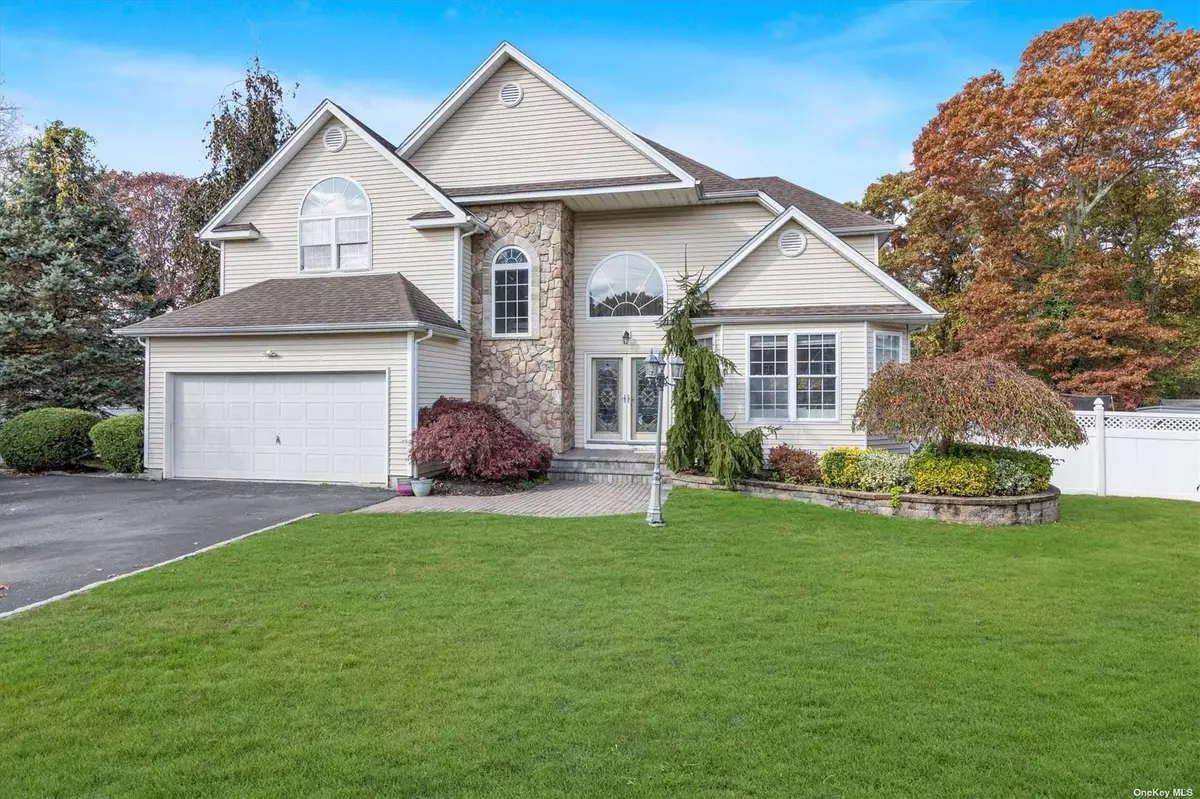 Centereach, NY 11720,11 Debron CT