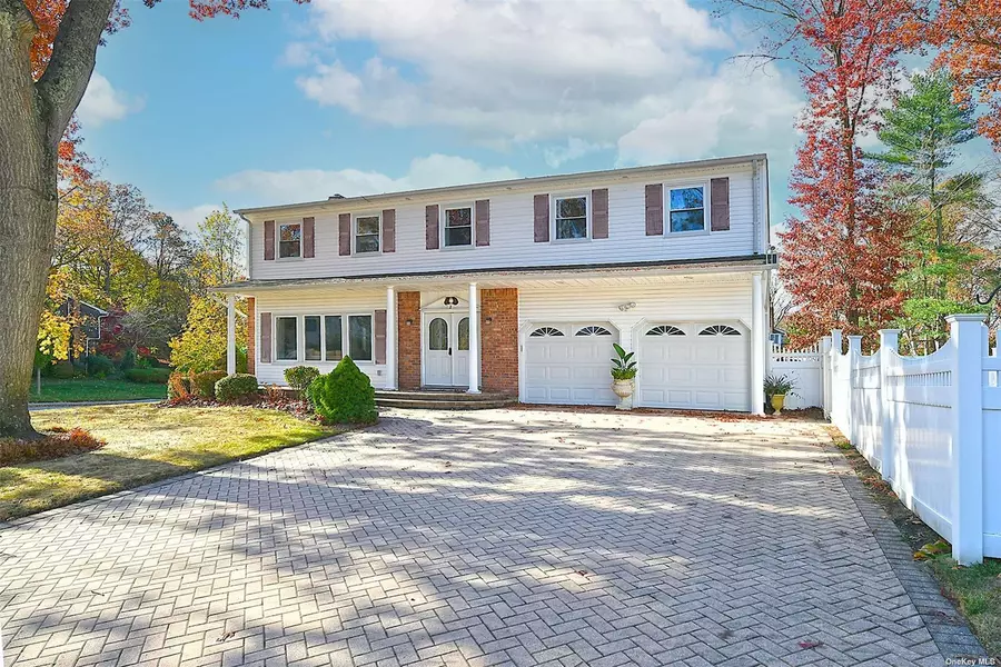 2 Nicolette CT, Commack, NY 11725