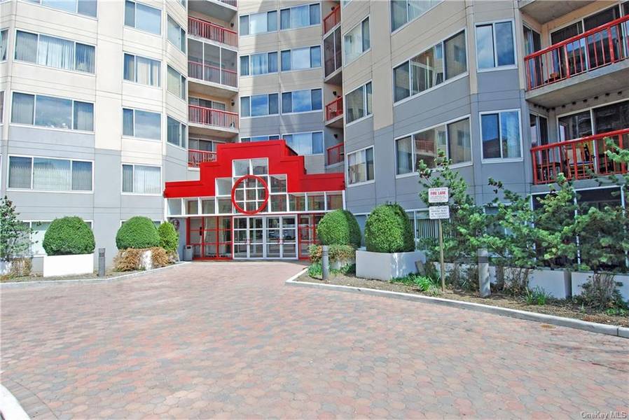 10 Stewart PL #5DW, White Plains, NY 10603