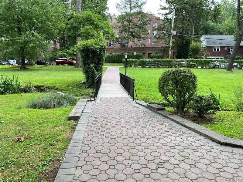 11 Sunnybrook RD #2A, Bronxville, NY 10708