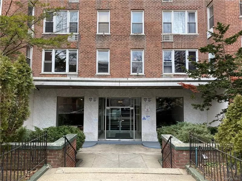 2385 Barker AVE #6U, Bronx, NY 10467