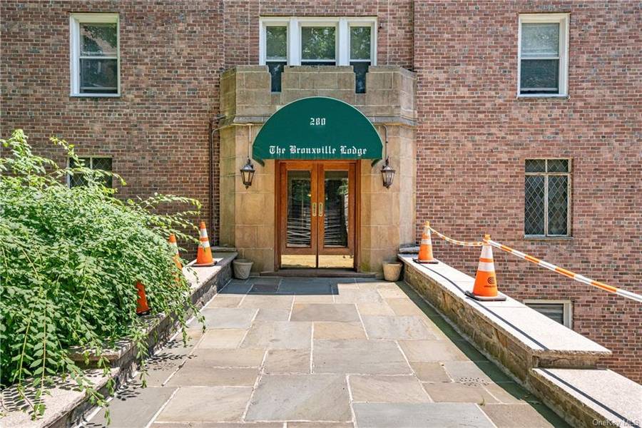 280 Bronxville RD #8O, Bronxville, NY 10708