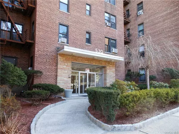 Yonkers, NY 10705,530 Riverdale AVE #2H