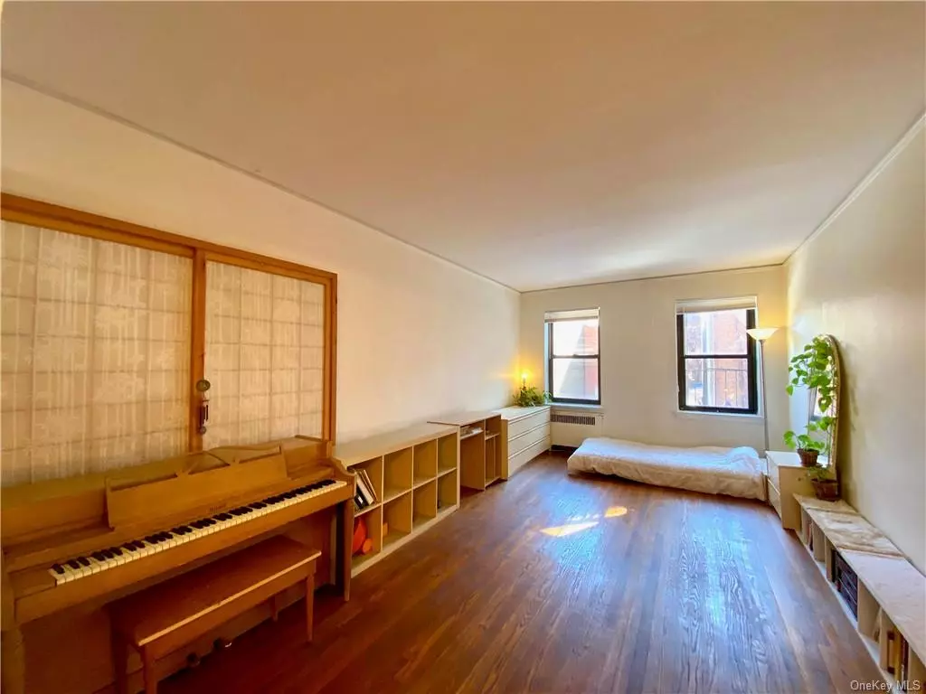 New York, NY 1004,251 Seaman AVE #4A