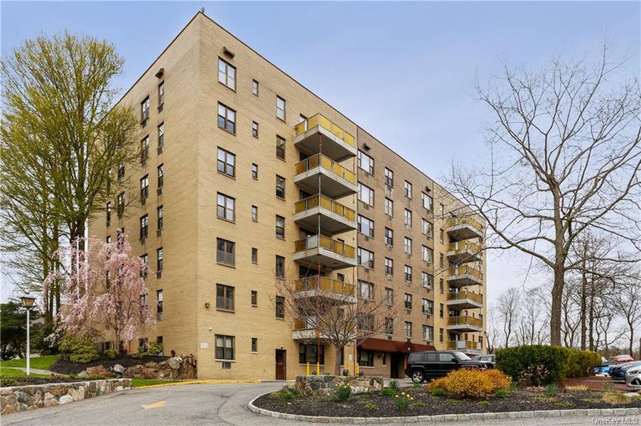 25 Stewart PL #210, Mount Kisco, NY 10549