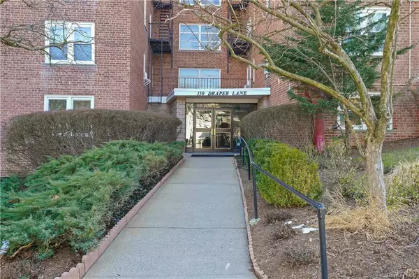 Dobbs Ferry, NY 10522,150 Draper LN #1E