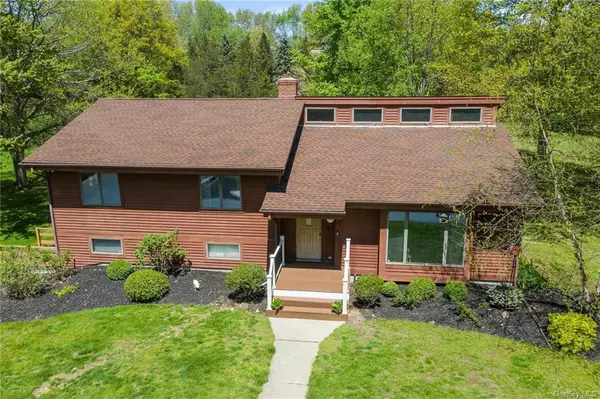 Wallkill, NY 12589,4 Tall Oaks DR