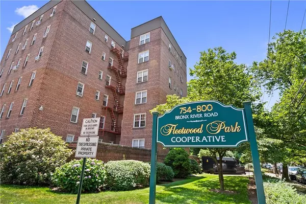 Bronxville, NY 10708,760 Bronx River RD #A31