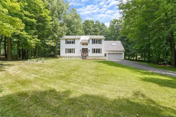 Wallkill, NY 12589,17 School House LN