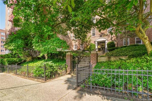 801 Bronx River RD #1G, Bronxville, NY 10708