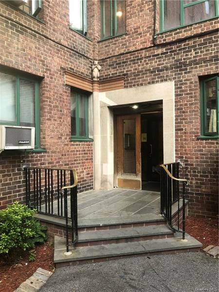 5 Metropolitan OVAL #2H, Bronx, NY 10462