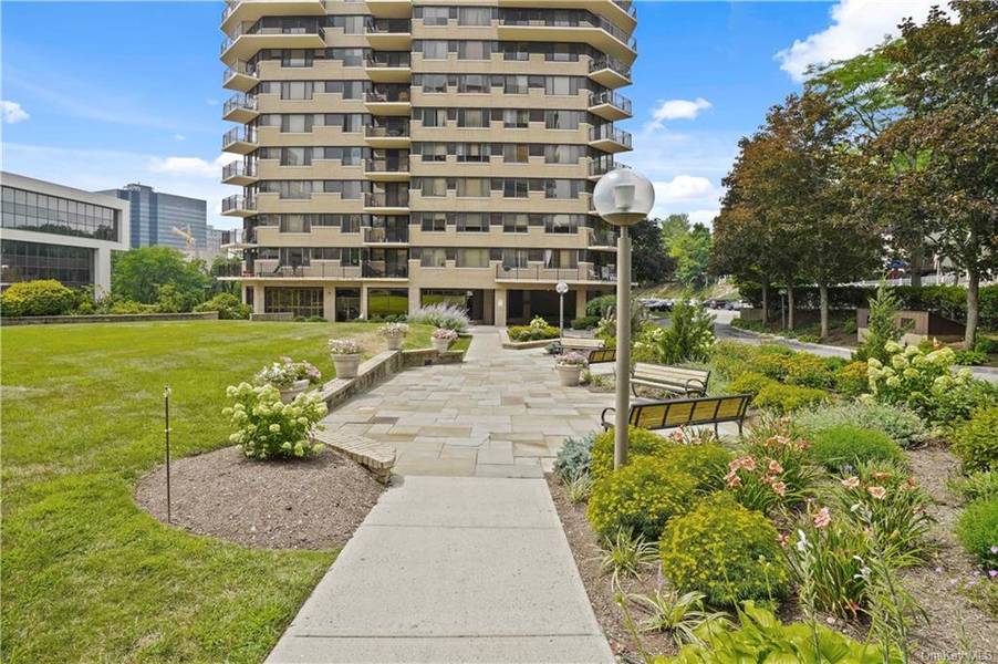 25 Rockledge AVE #310, White Plains, NY 10601