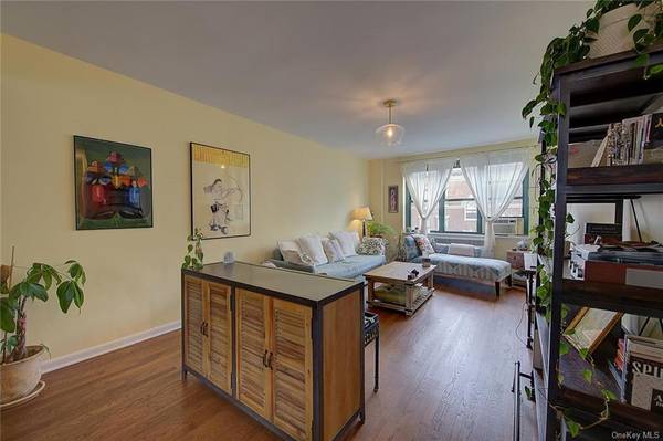 34-20 79th ST #4-F, Jackson Heights, NY 11372