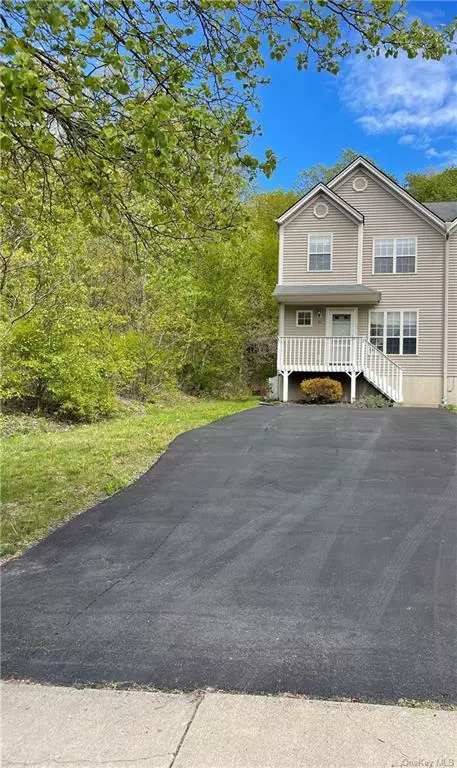 Highland, NY 12528,70 Argent DR