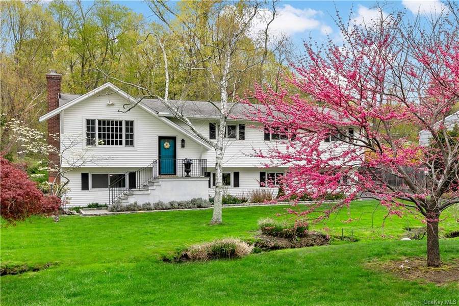 10 Birch LN, Chappaqua, NY 10514