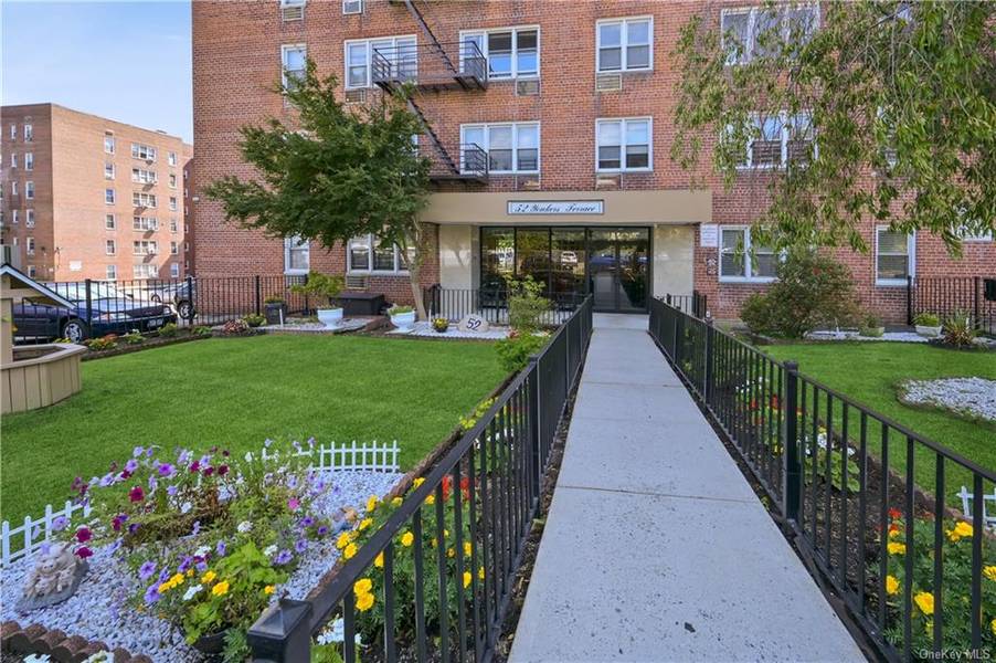 52 Yonkers TER #2H, Yonkers, NY 10704