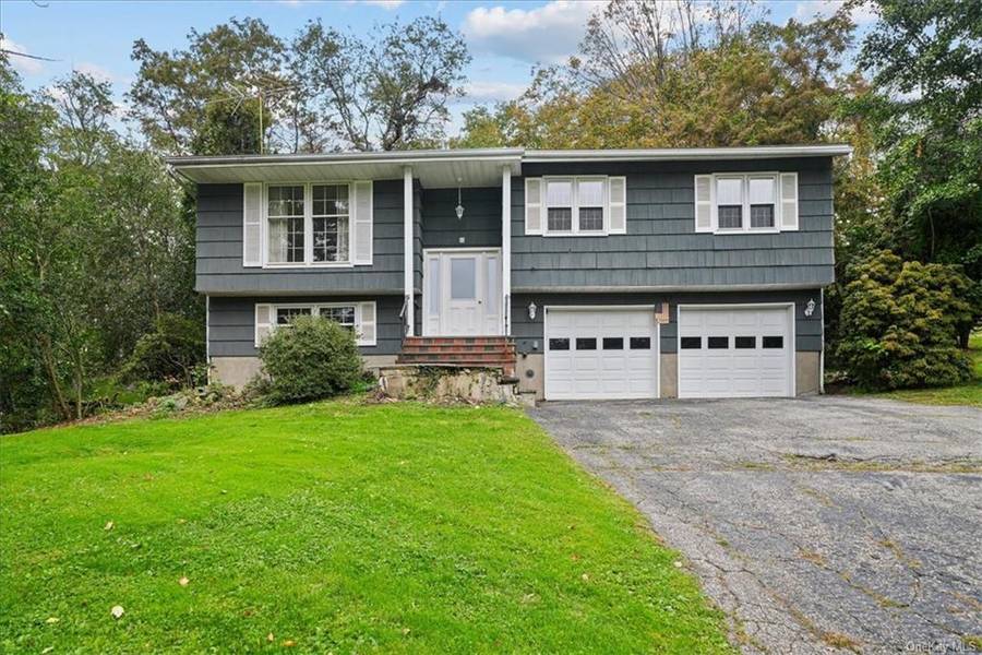 11 Emerald LN, Mahopac, NY 10541