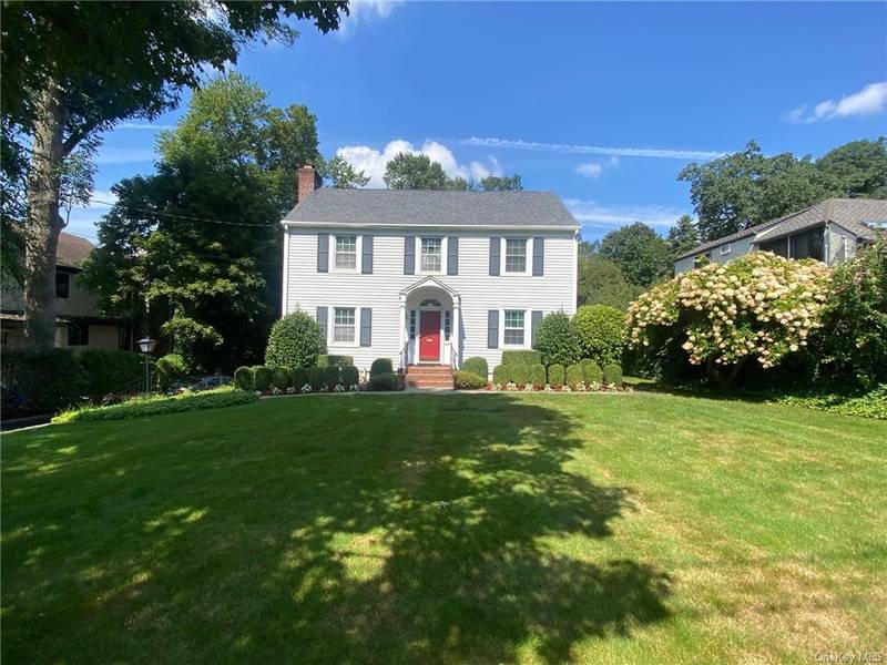 3 Saxon Woods Park DR, White Plains, NY 10605