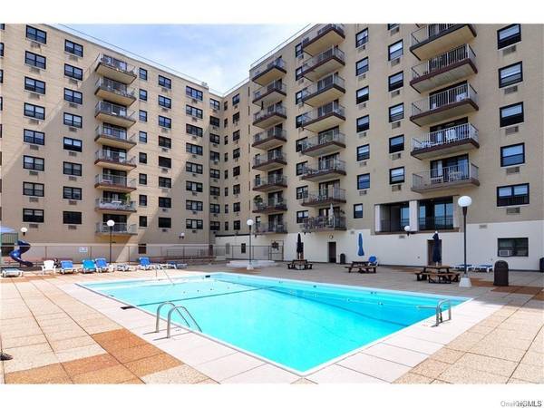 1085 Warburton AVE #301, Yonkers, NY 10701