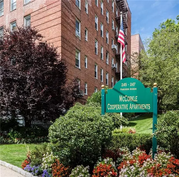 Bronxville, NY 10708,245 Parkview AVE #2G