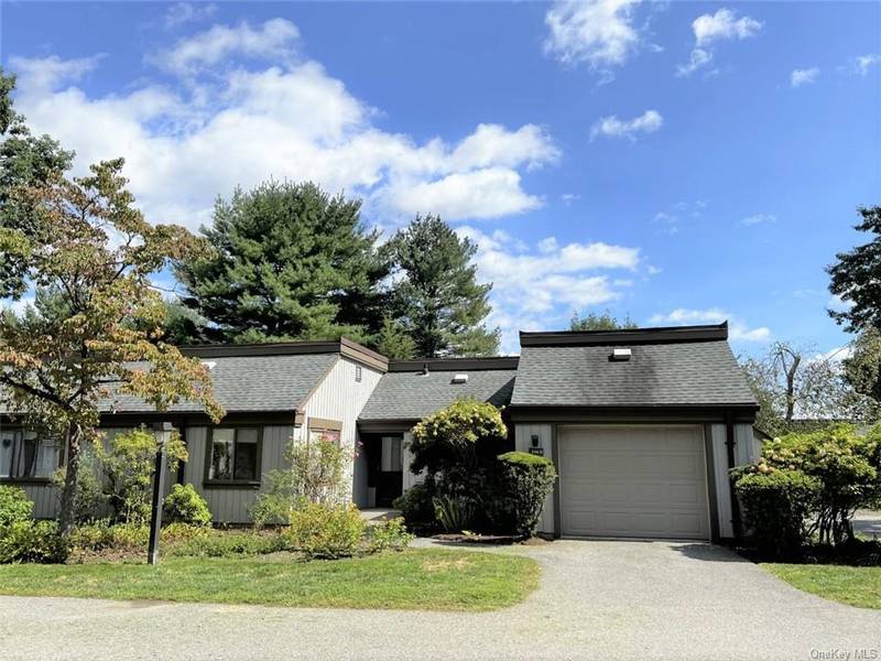 226 Heritage HLS #D, Somers, NY 10589