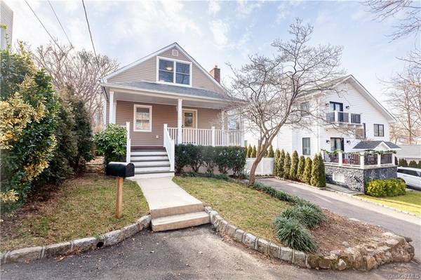 43 Charles ST, Port Washington, NY 11050