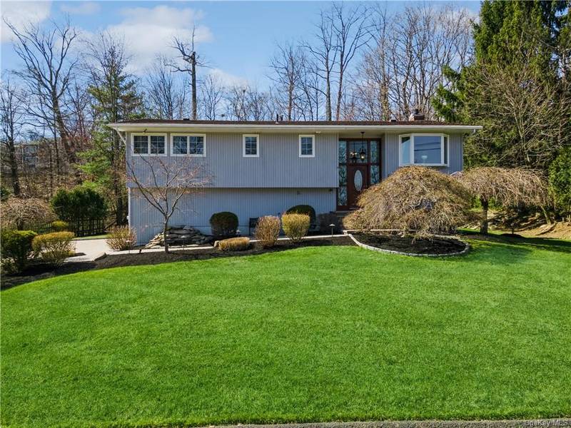 81 Tennyson DR, Nanuet, NY 10954