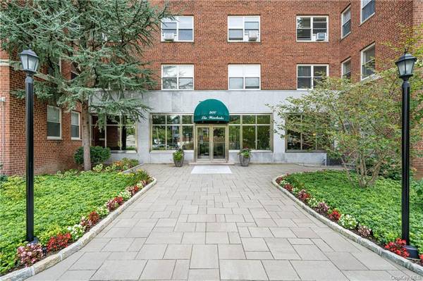 900 Palmer RD #10-F, Bronxville, NY 10708