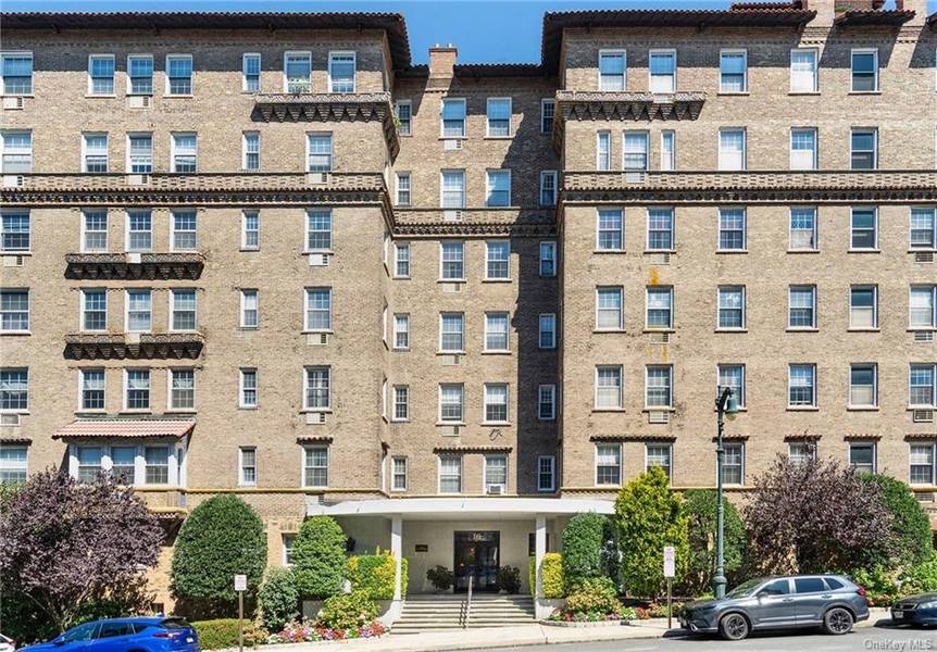 16 N Chatsworth AVE #105, Larchmont, NY 10538