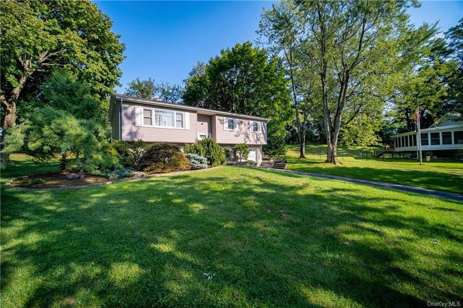 7 Kelvin CT, Nanuet, NY 10954