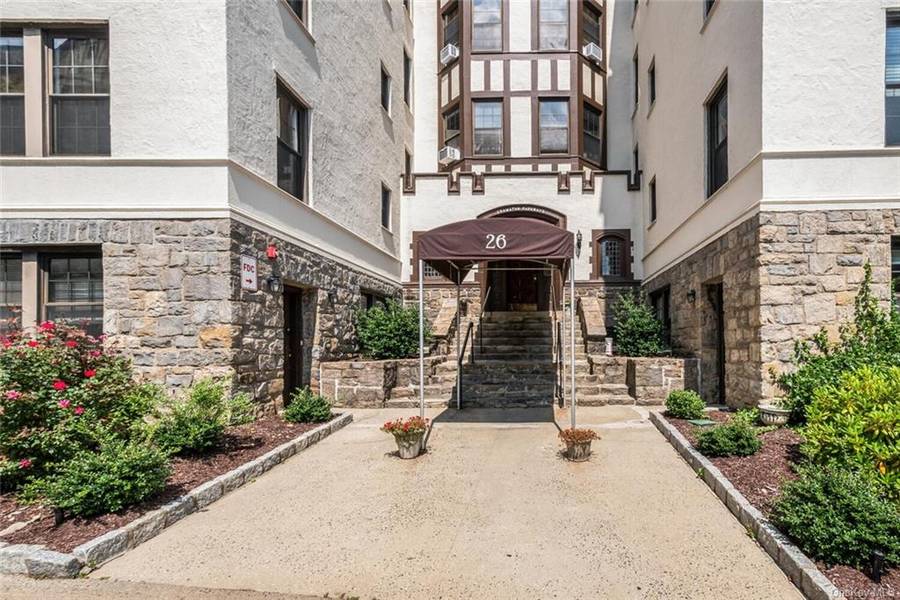 26 W Pondfield RD #4A, Bronxville, NY 10708