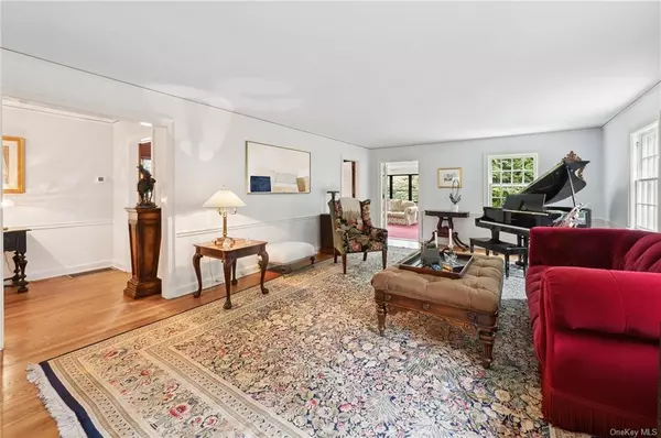 Bronxville, NY 10708,352 Pondfield RD