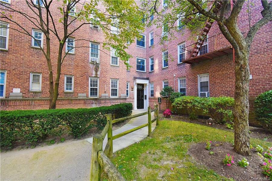 786 Bronx River RD #B11, Bronxville, NY 10708