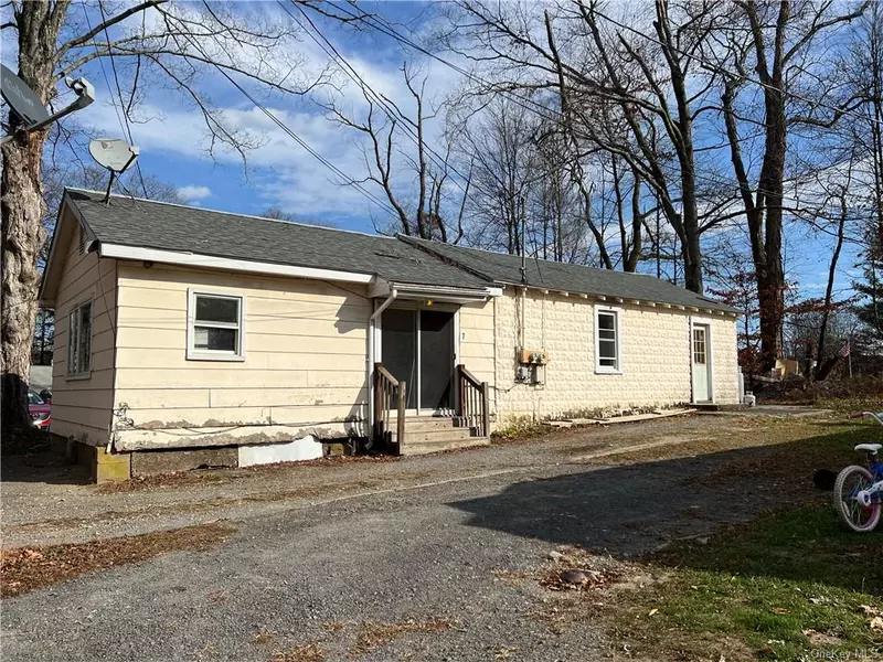 7 S High ST, Bloomingburg, NY 12721