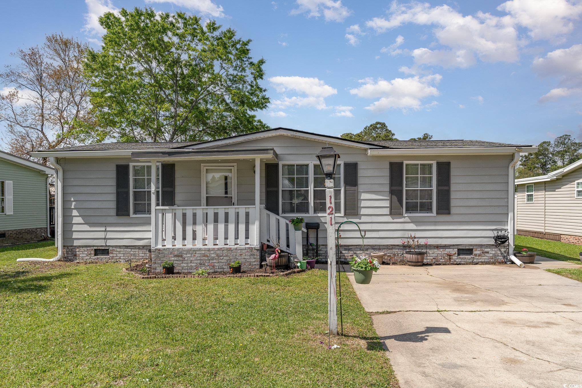 121 Queens Rd., Little River, SC 29566