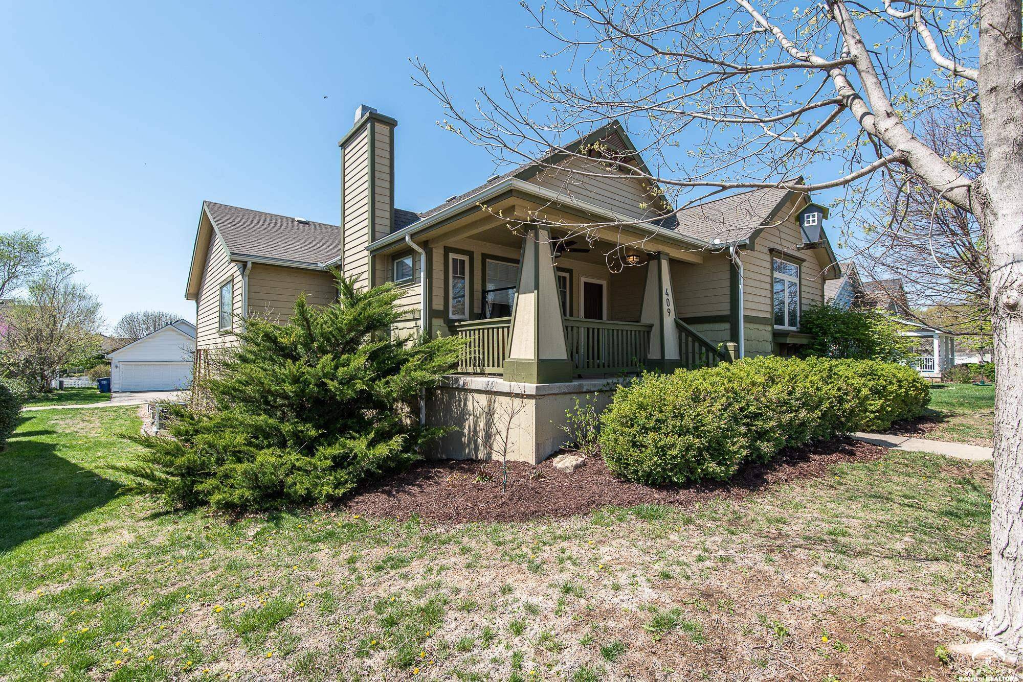 Lawrence, KS 66049,409 Vine DR