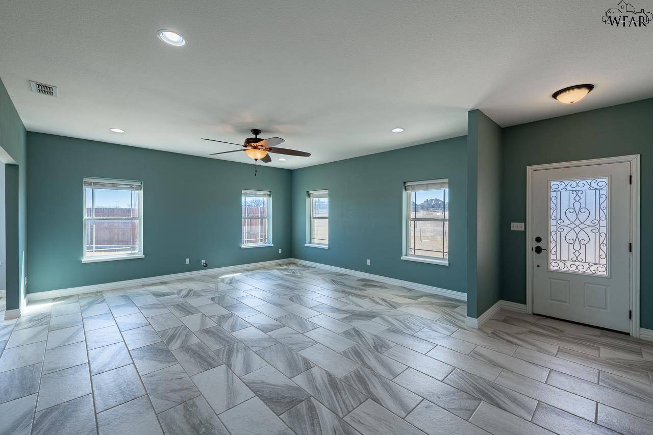 Henrietta, TX 76365,106 VINEYARD COURT