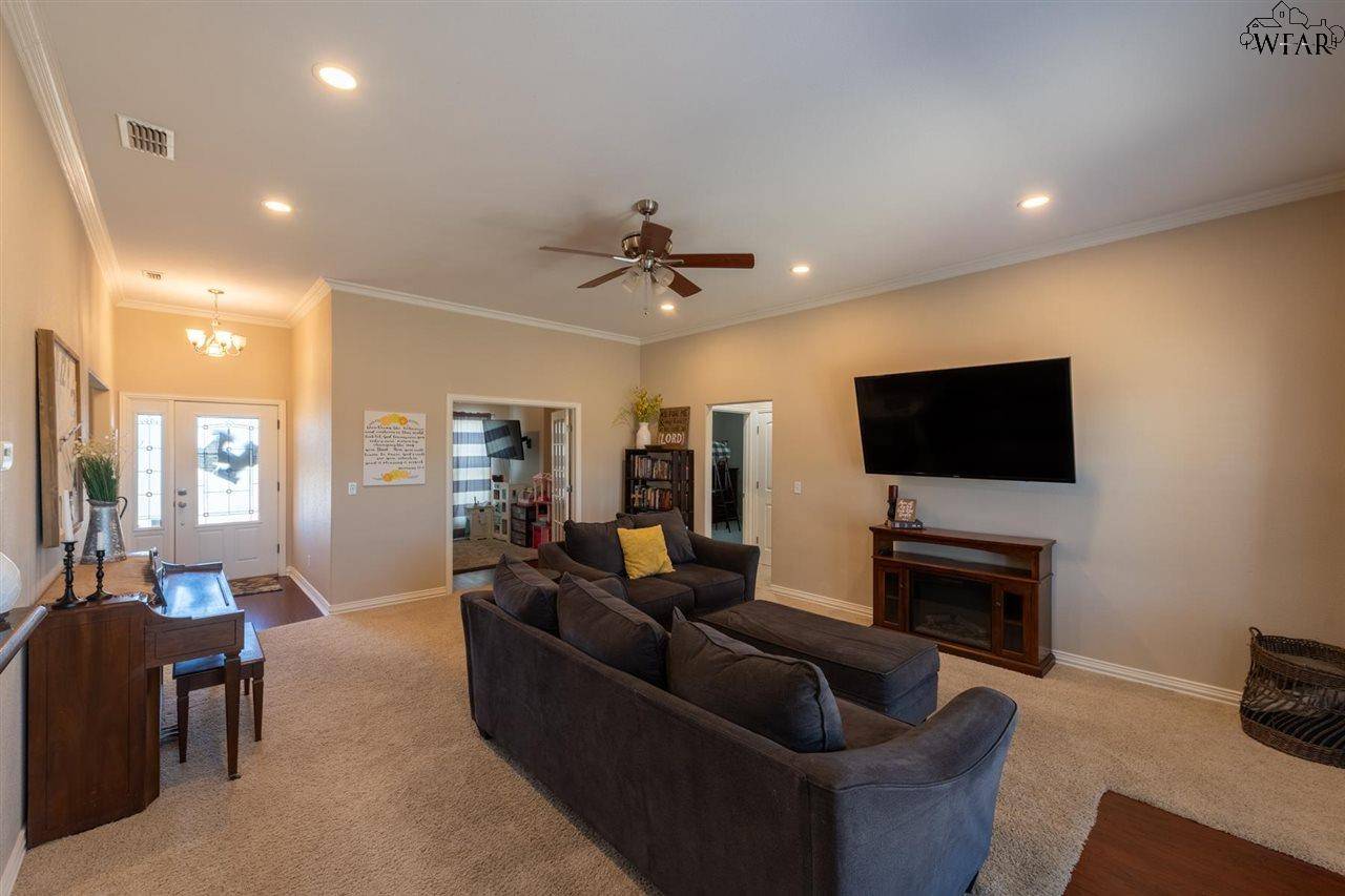 Henrietta, TX 76365,1001 VINEYARD LANE