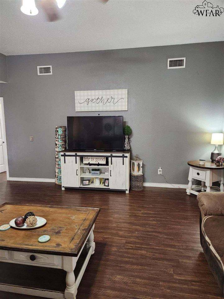 Iowa Park, TX 76367,4117 COUNTRY MEADOWS DRIVE